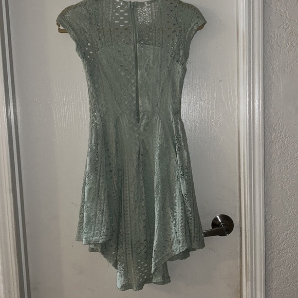 Girl dress size 10/12  color light green - Picture 4 of 4